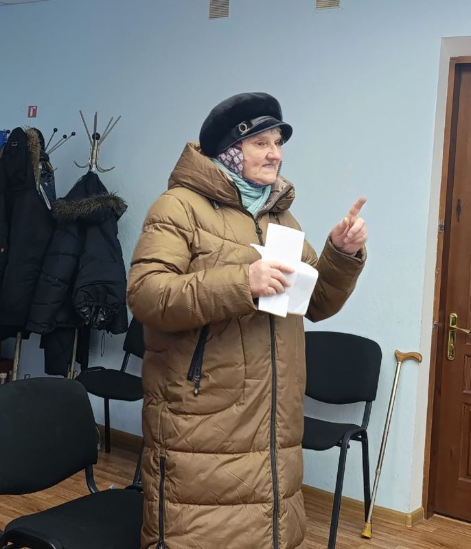 Глава Антрацитовского муниципального округа, Секретарь местного отделения партии «Единая Россия» Сергей Саенко провёл еженедельный приём граждан совместно с представителями коммунальных служб, муниципальных предприятий и... Глава Антрацитовского муниципального округа, Секретарь местного отделения партии «Единая Россия» Сергей Саенко провёл еженедельный приём граждан совместно с представителями коммунальных служб, муниципальных предприятий и...