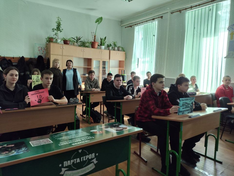 Станично-Луганские единороссы приняли участие в мероприятии «Стоп, наркотик!» Станично-Луганские единороссы приняли участие в мероприятии «Стоп, наркотик!»