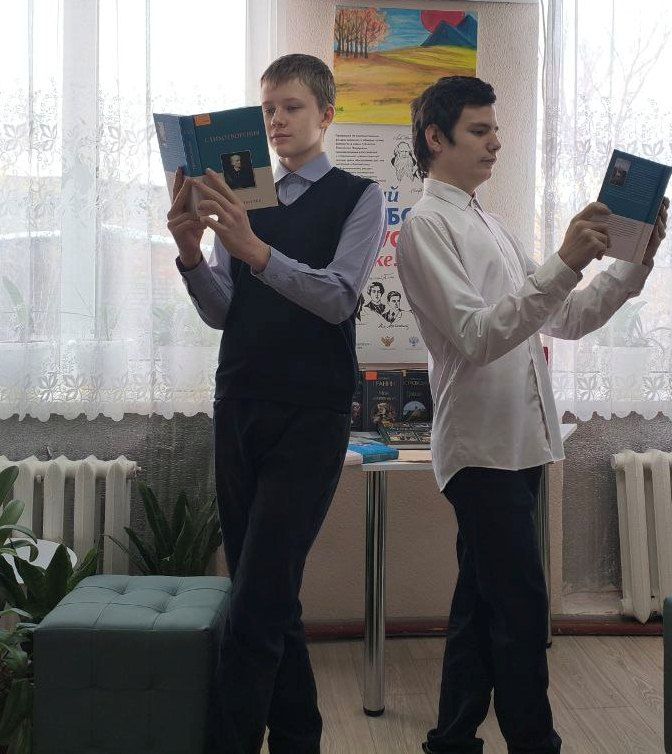 В библиотеке провели тематическую вечеринку «Читай и зажигай!» В библиотеке провели тематическую вечеринку «Читай и зажигай!»