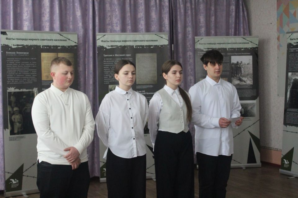 В Лотиковской школе состоялась презентация выставки «Без срока давности» В Лотиковской школе состоялась презентация выставки «Без срока давности»