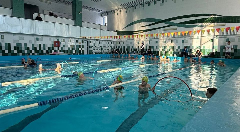 В день православного праздника Крещения Господня в Спортивном комплексе-Антрацит провели физкультурное мероприятие по плаванию «Крещенские забавы» В день православного праздника Крещения Господня в Спортивном комплексе-Антрацит провели физкультурное мероприятие по плаванию «Крещенские забавы»