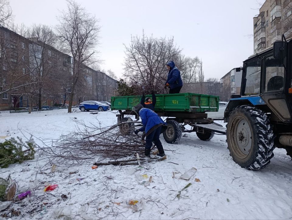 Коммунальными службами проведены работы на территории города Коммунальными службами проведены работы на территории города