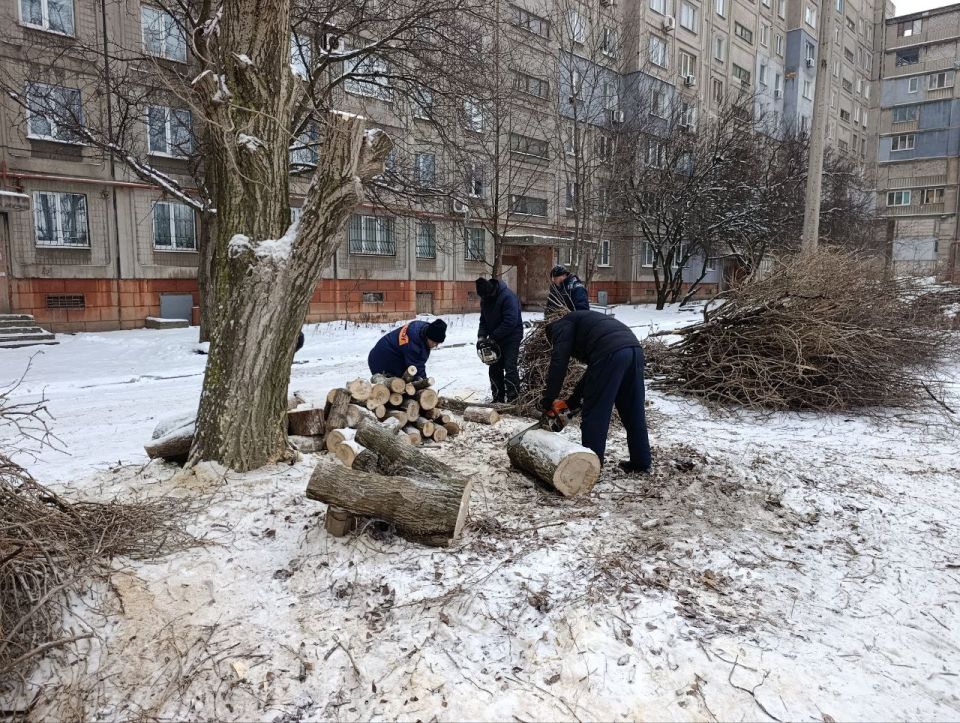 Коммунальными службами проведены работы на территории города Коммунальными службами проведены работы на территории города