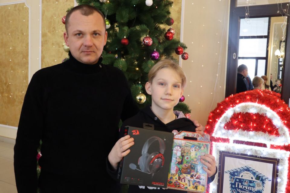 Новогодние желания не перестают исполняться! Представители Администрации принимают самое активное участие в том, чтобы праздничные мечты северодонецкой детворы обязательно воплотились в жизнь Новогодние желания не перестают исполняться! Представители Администрации принимают самое активное участие в том, чтобы праздничные мечты северодонецкой детворы обязательно воплотились в жизнь