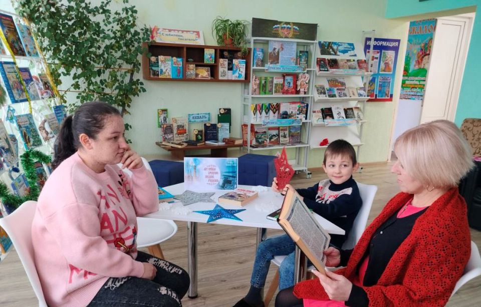 В рамках празднования Крещения Господня в Славяносербской центральной детской библиотеке организованы тематические посиделки под названием «Раз в Крещенский вечерок…» В рамках празднования Крещения Господня в Славяносербской центральной детской библиотеке организованы тематические посиделки под названием «Раз в Крещенский вечерок…»