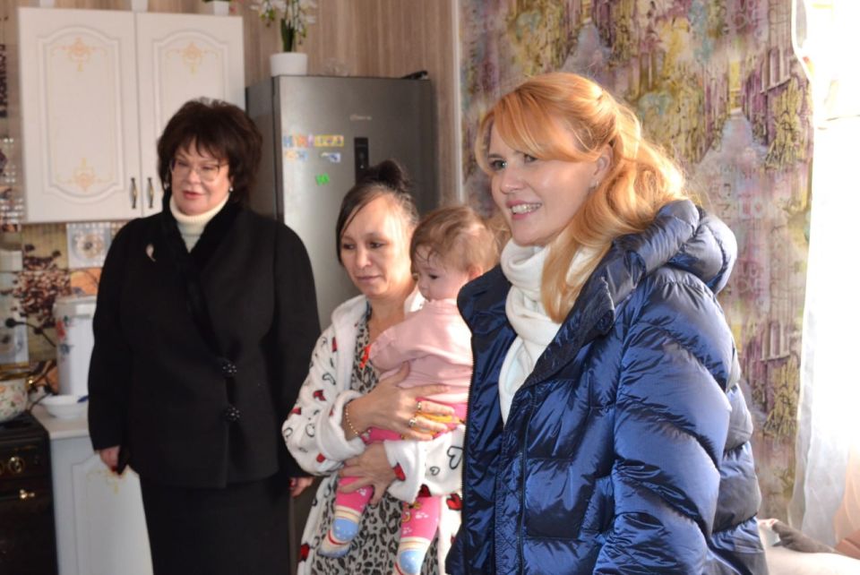Марина Филиппова: Встреча с сенатором РФ: Новоайдарский округ принимает Дарью Лантратову Марина Филиппова: Встреча с сенатором РФ: Новоайдарский округ принимает Дарью Лантратову