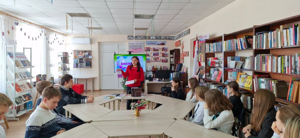В Славяносербске провели познавательный час "Наследие В. Даля" В Славяносербске провели познавательный час "Наследие В. Даля"