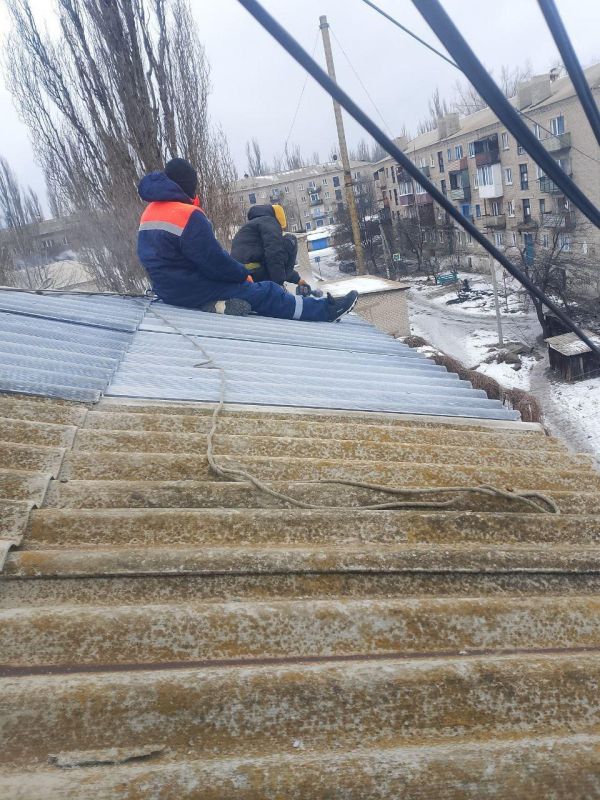 Регион-шеф восстановил кровлю жилого дома в Перевальском округе Регион-шеф восстановил кровлю жилого дома в Перевальском округе