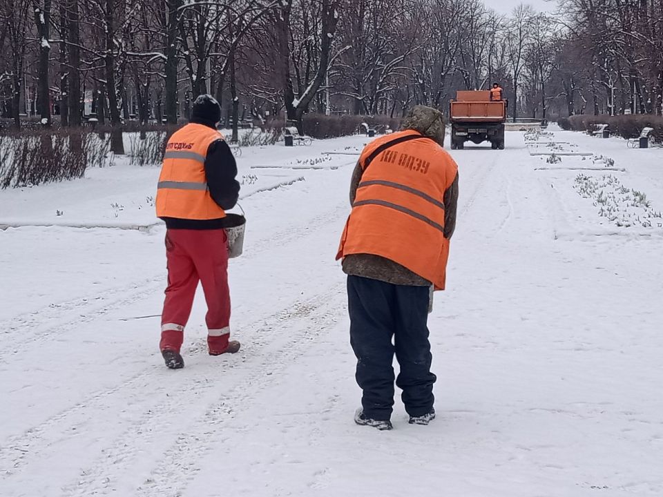 Коммунальными службами проведены работы на территории города Коммунальными службами проведены работы на территории города
