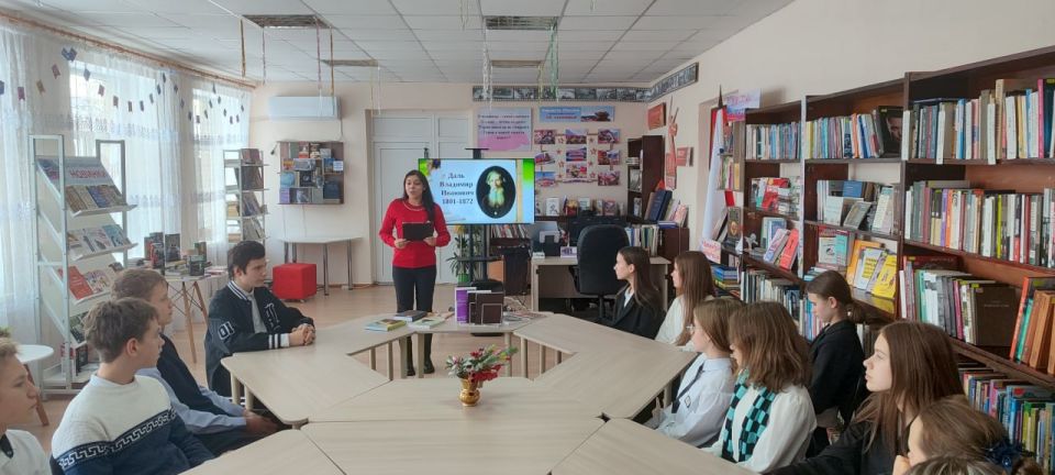 В Славяносербске провели познавательный час "Наследие В. Даля" В Славяносербске провели познавательный час "Наследие В. Даля"