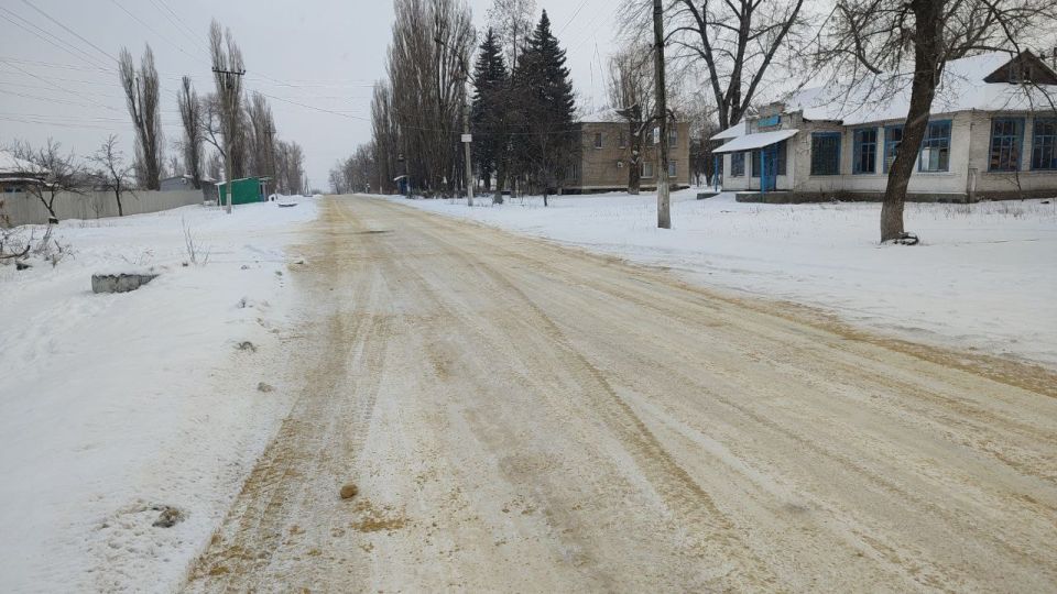 Продолжается работа по расчистке улично-дорожной сети в поселках Продолжается работа по расчистке улично-дорожной сети в поселках