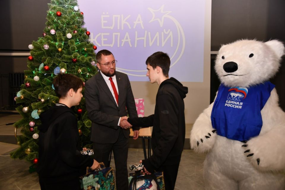 «Ёлка желаний» дарит детям республики веру в чудо «Ёлка желаний» дарит детям республики веру в чудо