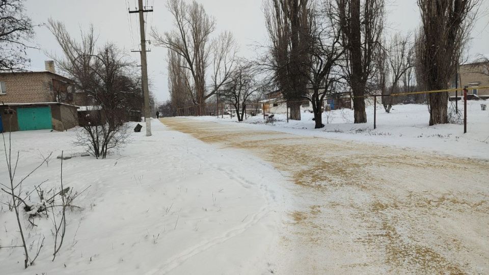Продолжается работа по расчистке улично-дорожной сети в поселках Продолжается работа по расчистке улично-дорожной сети в поселках