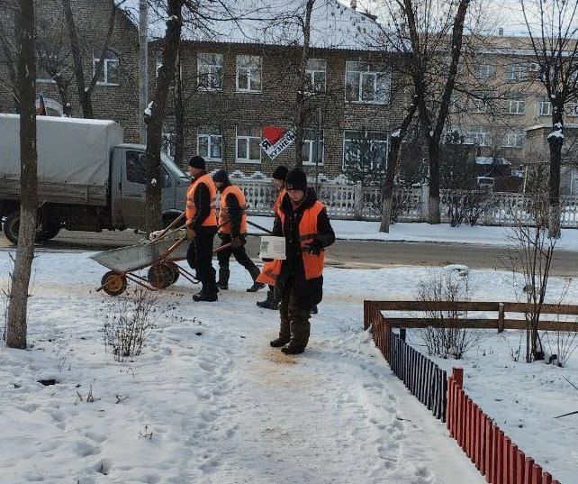 Коммунальными службами проведены работы на территории города Коммунальными службами проведены работы на территории города