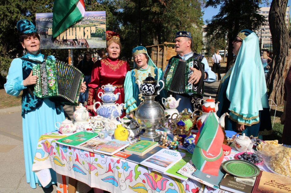 Сегодня Луганскому центру народного творчества исполнилось 87 лет! Сегодня Луганскому центру народного творчества исполнилось 87 лет!