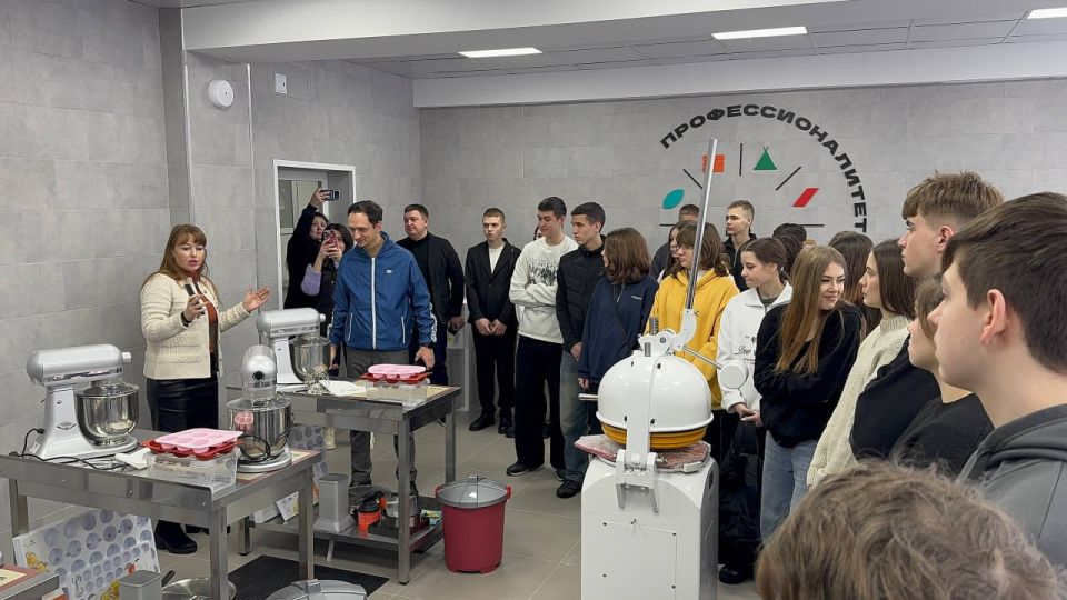 «Моя карьера с Единой Россией» помогает школьникам Луганска найти свою профессию «Моя карьера с Единой Россией» помогает школьникам Луганска найти свою профессию
