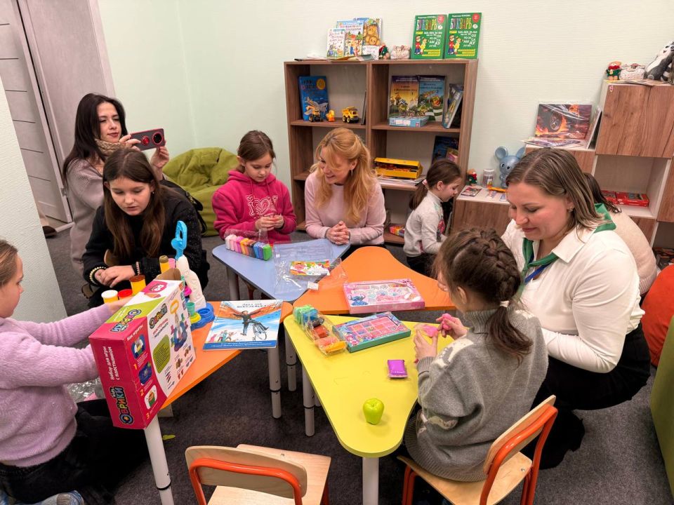 Дарья Лантратова: Вместе с Союзом промышленников и предпринимателей «Иволга» и «Единой Россией» передали в ЛНР гуманитарную помощь Дарья Лантратова: Вместе с Союзом промышленников и предпринимателей «Иволга» и «Единой Россией» передали в ЛНР гуманитарную помощь