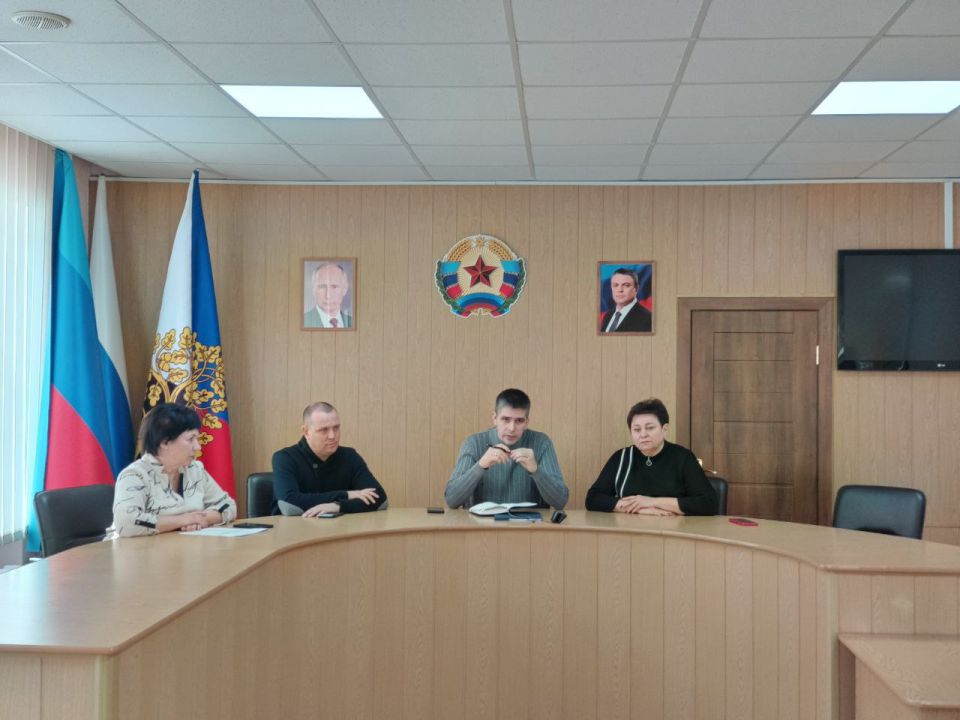 Министр спорта ЛНР Олег Шеренешев в Ровеньках: развитие спортивной инфраструктуры и внедрение федеральных проектов Министр спорта ЛНР Олег Шеренешев в Ровеньках: развитие спортивной инфраструктуры и внедрение федеральных проектов