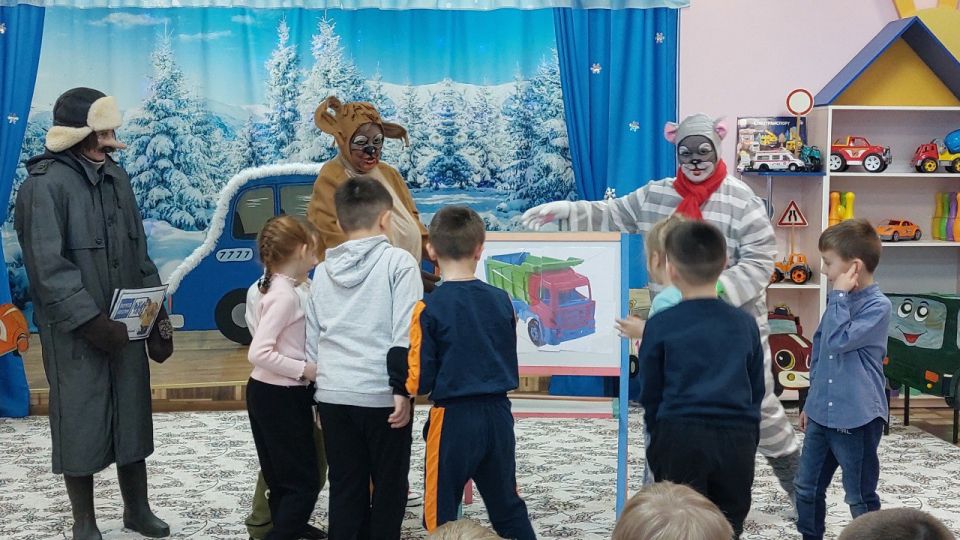 Педагоги ГБДОУ ЛНР «Беловодский ясли-сад №3 «Родничок» провели с детьми старшего дошкольного возраста развлечение "Дорожные приключения в Простоквашино" по обучению воспитанников правилам безопасного поведения на улице Педагоги ГБДОУ ЛНР «Беловодский ясли-сад №3 «Родничок» провели с детьми старшего дошкольного возраста развлечение "Дорожные приключения в Простоквашино" по обучению воспитанников правилам безопасного поведения на улице