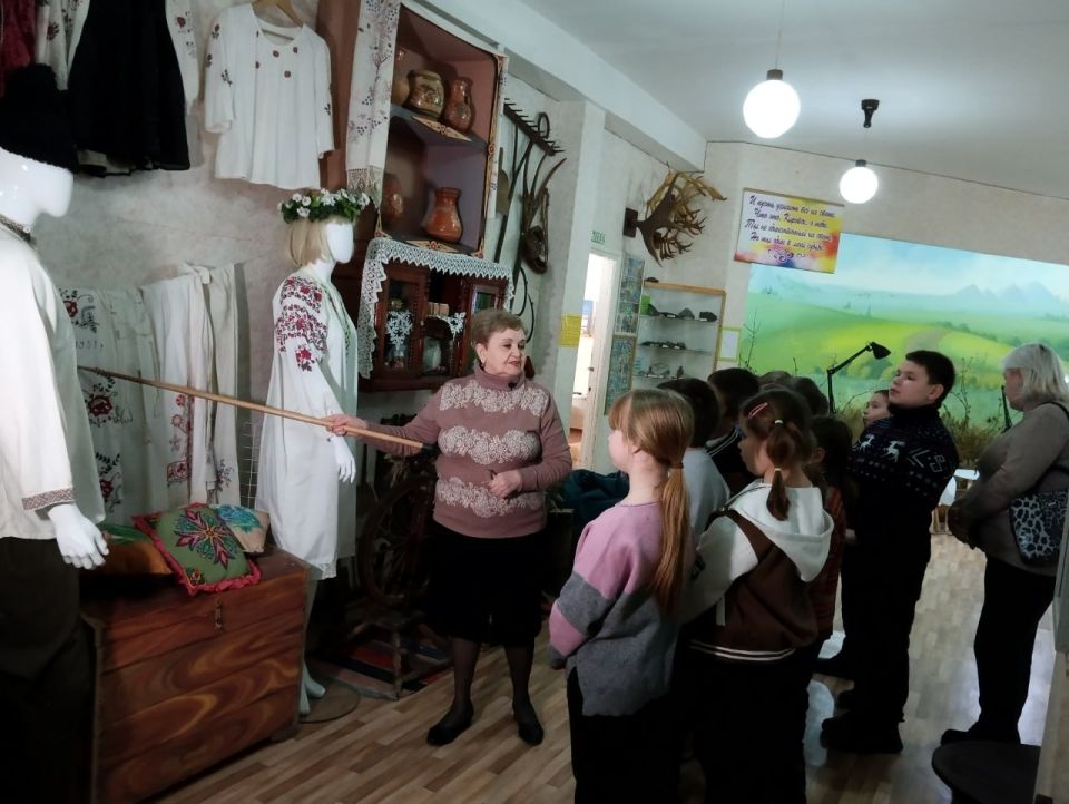 В Кировском историко-художественном музее состоялась экскурсия, посвящённая истории возникновения города Кировска, для учащихся 3 класса Кировской СШ № 2 В Кировском историко-художественном музее состоялась экскурсия, посвящённая истории возникновения города Кировска, для учащихся 3 класса Кировской СШ № 2
