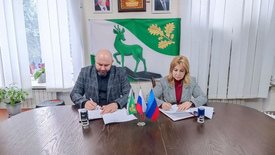 Вячеслав Третьяков: Состоялась важная рабочая встреча, в которой приняли участие Председатель Совета регионального отделения общероссийской общественной организации "Ассоциация юристов России" в ЛНР Виктория Тютюнникова... Вячеслав Третьяков: Состоялась важная рабочая встреча, в которой приняли участие Председатель Совета регионального отделения общероссийской общественной организации "Ассоциация юристов России" в ЛНР Виктория Тютюнникова...