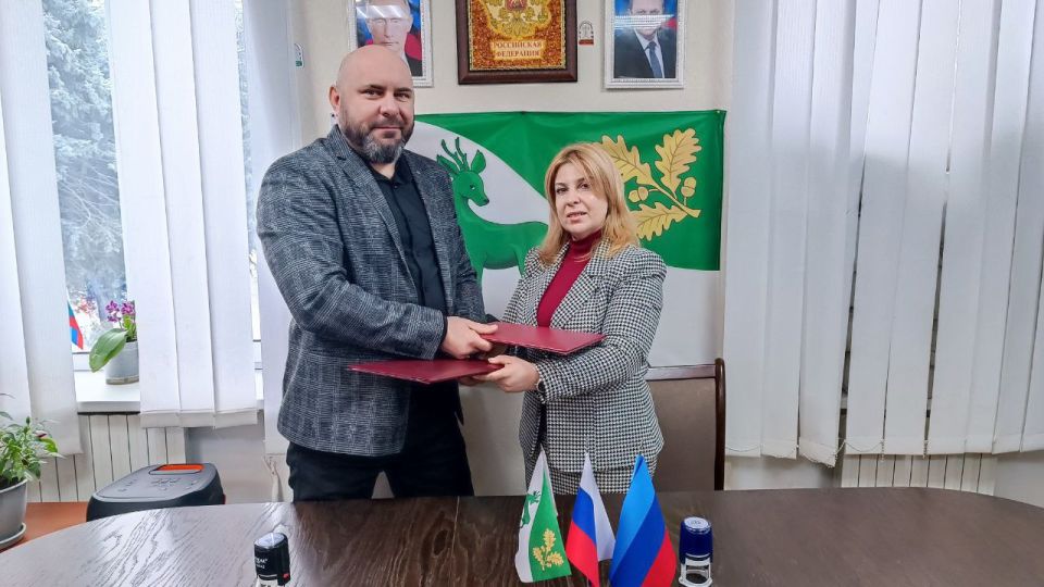 Вячеслав Третьяков: Состоялась важная рабочая встреча, в которой приняли участие Председатель Совета регионального отделения общероссийской общественной организации "Ассоциация юристов России" в ЛНР Виктория Тютюнникова... Вячеслав Третьяков: Состоялась важная рабочая встреча, в которой приняли участие Председатель Совета регионального отделения общероссийской общественной организации "Ассоциация юристов России" в ЛНР Виктория Тютюнникова...