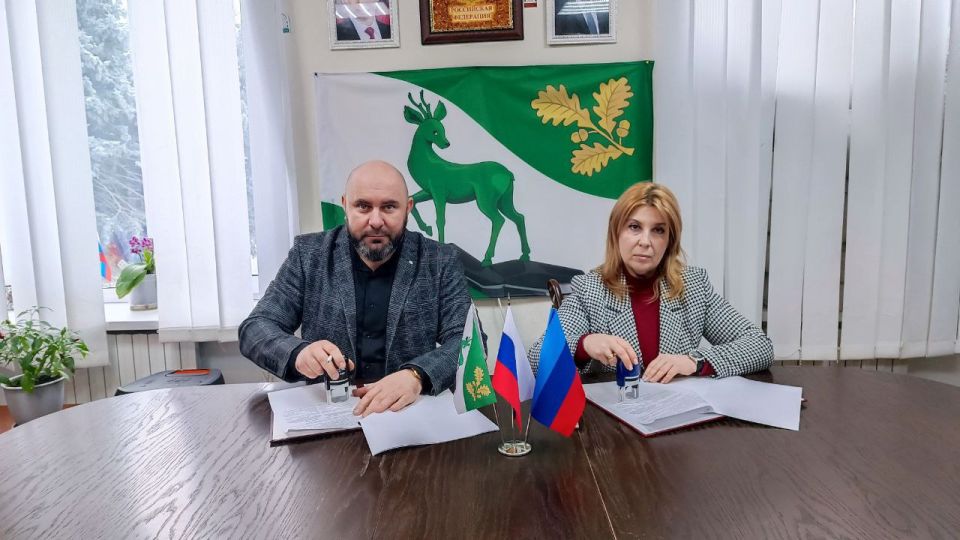 Вячеслав Третьяков: Состоялась важная рабочая встреча, в которой приняли участие Председатель Совета регионального отделения общероссийской общественной организации "Ассоциация юристов России" в ЛНР Виктория Тютюнникова... Вячеслав Третьяков: Состоялась важная рабочая встреча, в которой приняли участие Председатель Совета регионального отделения общероссийской общественной организации "Ассоциация юристов России" в ЛНР Виктория Тютюнникова...