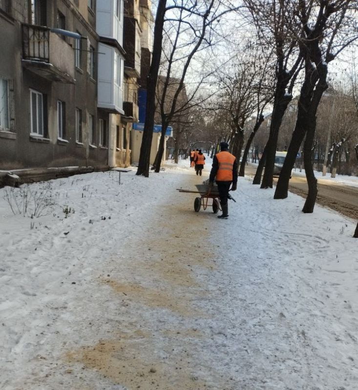 Коммунальными службами проведены работы на территории города Коммунальными службами проведены работы на территории города
