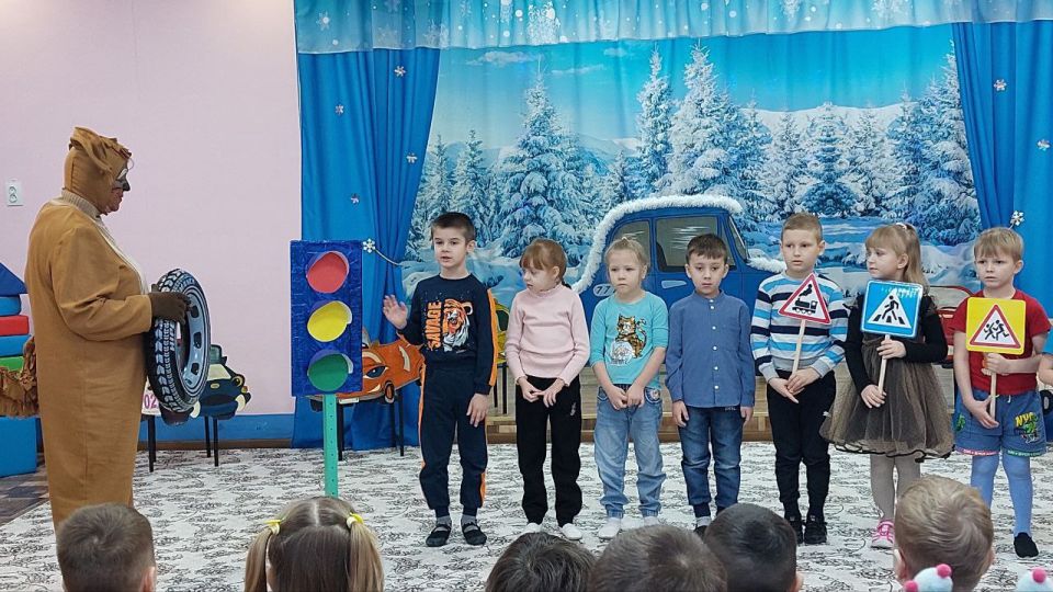 Педагоги ГБДОУ ЛНР «Беловодский ясли-сад №3 «Родничок» провели с детьми старшего дошкольного возраста развлечение "Дорожные приключения в Простоквашино" по обучению воспитанников правилам безопасного поведения на улице Педагоги ГБДОУ ЛНР «Беловодский ясли-сад №3 «Родничок» провели с детьми старшего дошкольного возраста развлечение "Дорожные приключения в Простоквашино" по обучению воспитанников правилам безопасного поведения на улице