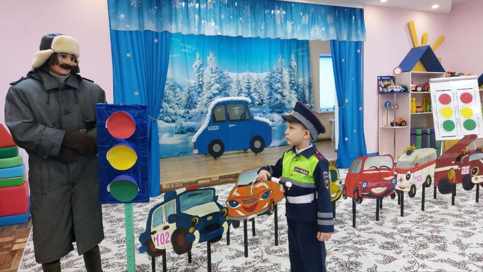 Педагоги ГБДОУ ЛНР «Беловодский ясли-сад №3 «Родничок» провели с детьми старшего дошкольного возраста развлечение "Дорожные приключения в Простоквашино" по обучению воспитанников правилам безопасного поведения на улице Педагоги ГБДОУ ЛНР «Беловодский ясли-сад №3 «Родничок» провели с детьми старшего дошкольного возраста развлечение "Дорожные приключения в Простоквашино" по обучению воспитанников правилам безопасного поведения на улице
