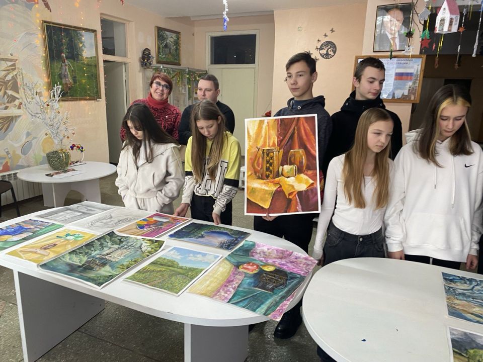 Учащиеся средней общеобразовательной школы №14 посетили Лисичанскую городскую детскую художественную школу, приняв участие в увлекательном мероприятии профессиональной ориентации, которое стало важной частью образовательного... Учащиеся средней общеобразовательной школы №14 посетили Лисичанскую городскую детскую художественную школу, приняв участие в увлекательном мероприятии профессиональной ориентации, которое стало важной частью образовательного...