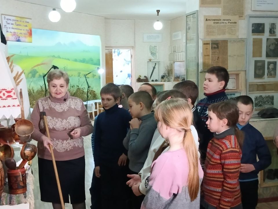 В Кировском историко-художественном музее состоялась экскурсия, посвящённая истории возникновения города Кировска, для учащихся 3 класса Кировской СШ № 2 В Кировском историко-художественном музее состоялась экскурсия, посвящённая истории возникновения города Кировска, для учащихся 3 класса Кировской СШ № 2