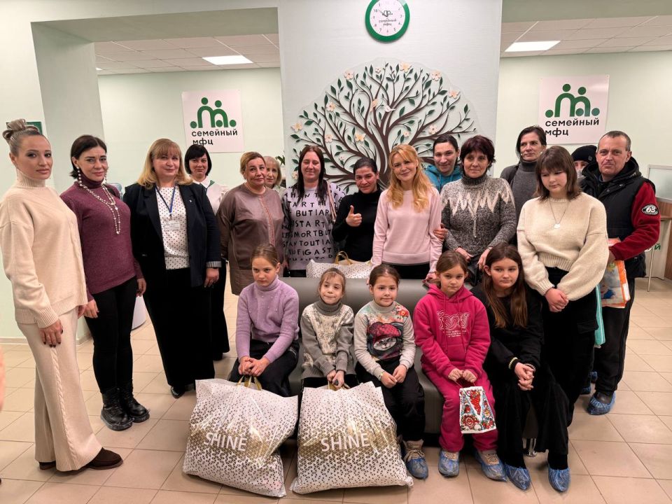 Дарья Лантратова: Вместе с Союзом промышленников и предпринимателей «Иволга» и «Единой Россией» передали в ЛНР гуманитарную помощь Дарья Лантратова: Вместе с Союзом промышленников и предпринимателей «Иволга» и «Единой Россией» передали в ЛНР гуманитарную помощь