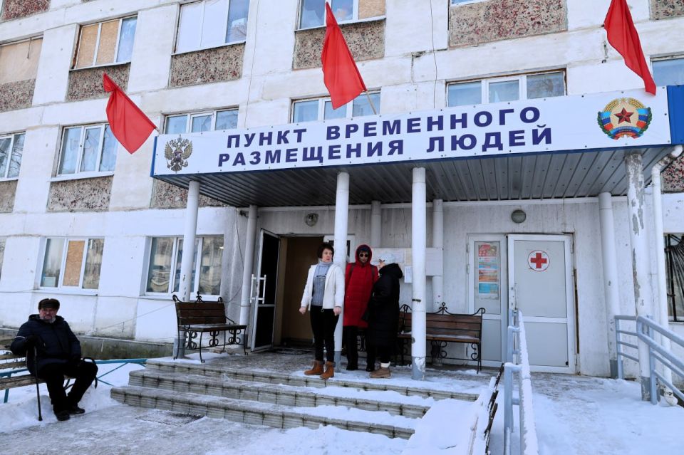 Евгений Шаталин: Уполномоченная по правам человека в Луганской Народной Республике Анна Сорока доставила гуманитарную помощь для жителей пункта временного размещения Евгений Шаталин: Уполномоченная по правам человека в Луганской Народной Республике Анна Сорока доставила гуманитарную помощь для жителей пункта временного размещения