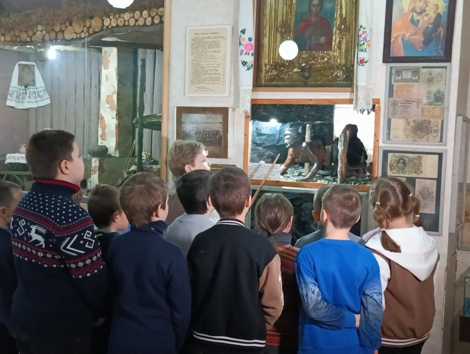 В Кировском историко-художественном музее состоялась экскурсия, посвящённая истории возникновения города Кировска, для учащихся 3 класса Кировской СШ № 2 В Кировском историко-художественном музее состоялась экскурсия, посвящённая истории возникновения города Кировска, для учащихся 3 класса Кировской СШ № 2