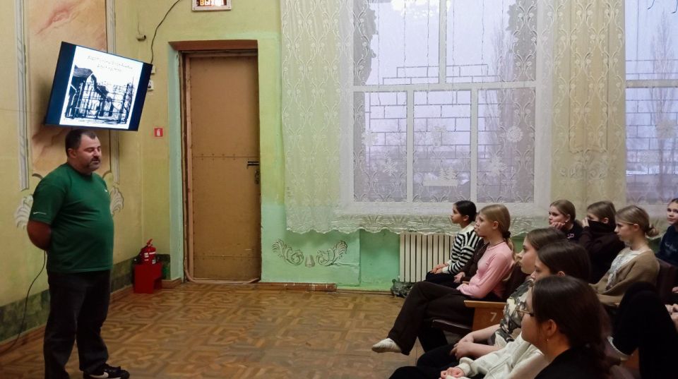В рамках Недели памяти жертв Холокоста в Доме культуры им. Горького пгт Ясеновский состоялся просмотр презентации «День памяти Холокоста» В рамках Недели памяти жертв Холокоста в Доме культуры им. Горького пгт Ясеновский состоялся просмотр презентации «День памяти Холокоста»
