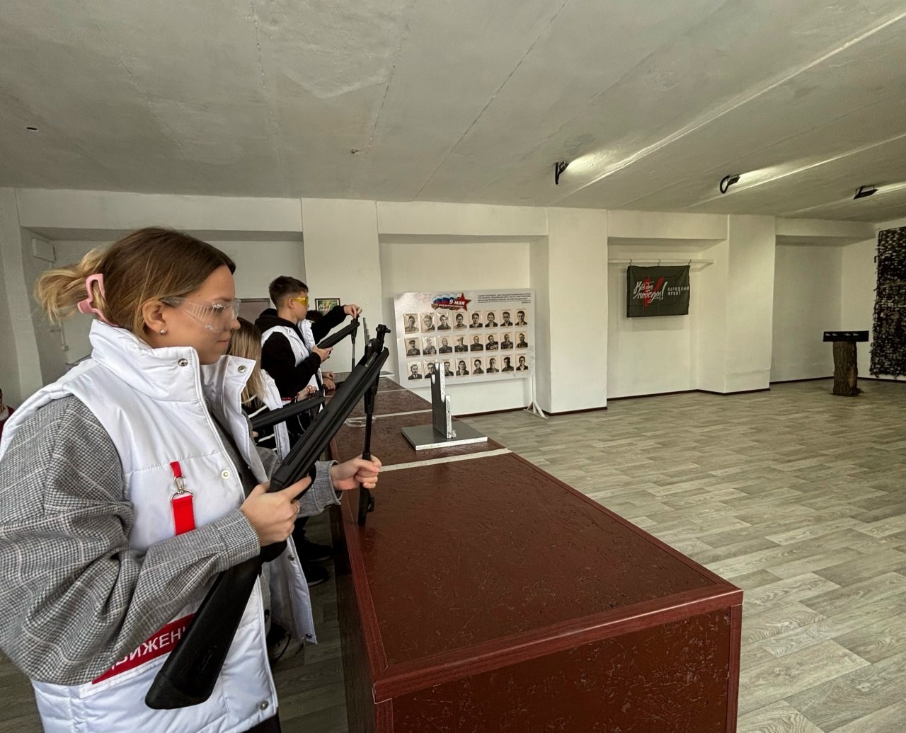 В Ровеньковском технико- экономическом колледже активно работает студенческий тир "СтрелОК"! В Ровеньковском технико- экономическом колледже активно работает студенческий тир "СтрелОК"!