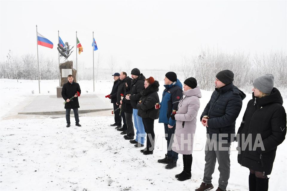 В Первомайске состоялась церемония возложения цветов к памятному знаку «Журавли» В Первомайске состоялась церемония возложения цветов к памятному знаку «Журавли»