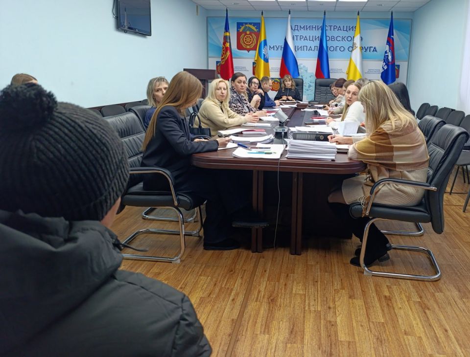 В Администрации Антрацитовского МО состоялось очередное заседание комиссии по делам несовершеннолетних и защите их прав, на котором рассмотрено 28 административных дел: по части 1 статьи 6.10 КоАП РФ (вовлечение...