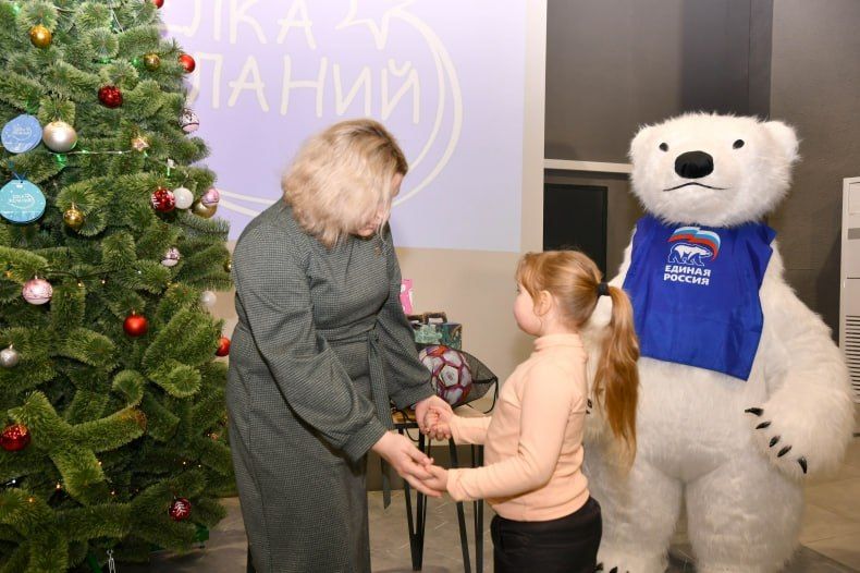 Волшебство своими руками: как «Ёлка желаний» исполняет мечты свердловских детей Волшебство своими руками: как «Ёлка желаний» исполняет мечты свердловских детей