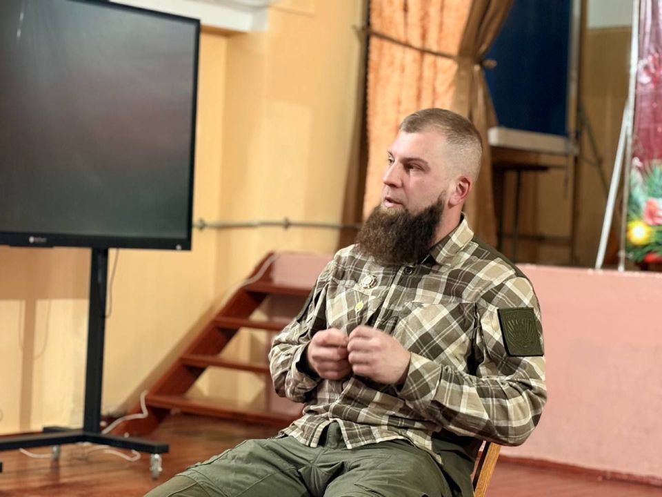 В рамках проекта «Патриотизм не лозунг и не фраза, а ежедневные полезные дела», поддержанного Фондом президентских грантов, 22 января прошла встреча молодёжи с участником боевых действий Сейдом В рамках проекта «Патриотизм не лозунг и не фраза, а ежедневные полезные дела», поддержанного Фондом президентских грантов, 22 января прошла встреча молодёжи с участником боевых действий Сейдом