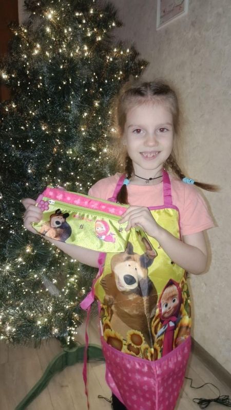 Сестры милосердия Новоайдара передают жителям посылки, собранные тамбовчанами