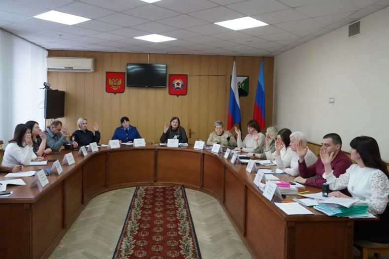 Проведено заседание Комиссии по делам несовершеннолетних и защите их прав Проведено заседание Комиссии по делам несовершеннолетних и защите их прав