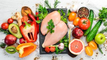 Низкокалорийные продукты. К низкокалорийным (диетическим) продуктам относятся продукты с энергетической ценностью до 100 ккал на 100 г. Они могут быть в разных группах: овощи, фрукты, мясо или молочные продукты