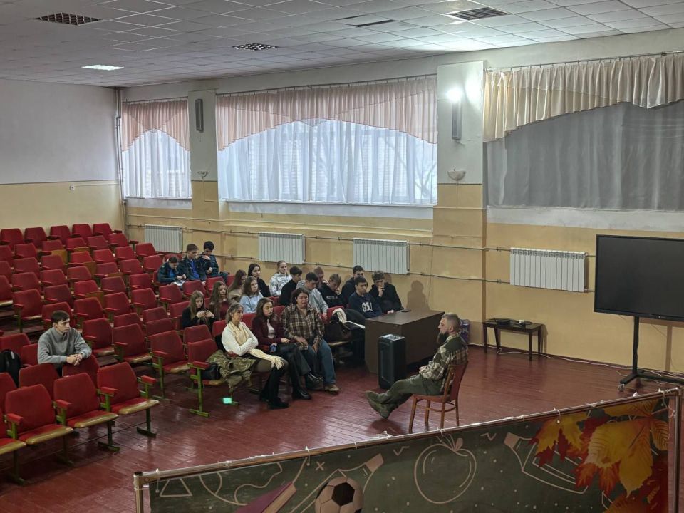 В рамках проекта «Патриотизм не лозунг и не фраза, а ежедневные полезные дела», поддержанного Фондом президентских грантов, 22 января прошла встреча молодёжи с участником боевых действий Сейдом В рамках проекта «Патриотизм не лозунг и не фраза, а ежедневные полезные дела», поддержанного Фондом президентских грантов, 22 января прошла встреча молодёжи с участником боевых действий Сейдом