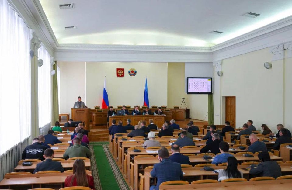 Максим Величко: Сегодня состоялось заседание Народного Совета ЛНР, в ходе которого в рамках правительственного часа заслушали доклад министра промышленности и торговли Луганской Народной Республики Владислава Варшавского и... Максим Величко: Сегодня состоялось заседание Народного Совета ЛНР, в ходе которого в рамках правительственного часа заслушали доклад министра промышленности и торговли Луганской Народной Республики Владислава Варшавского и...