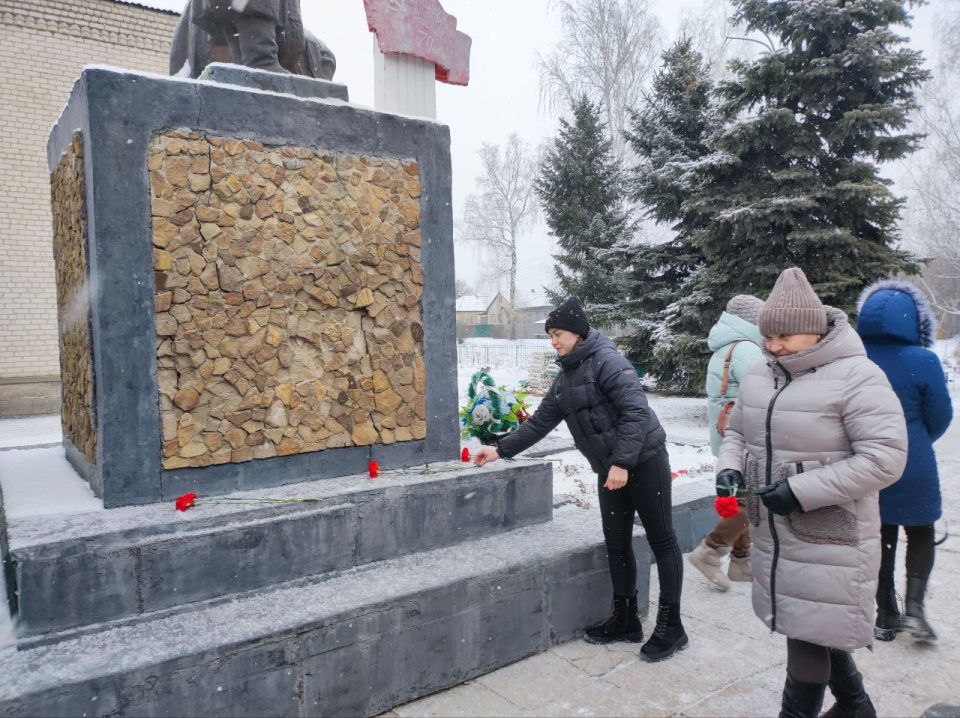 Сегодня, жители села Закотное отметили 83-ю годовщину освобождения родного села от фашистских захватчиков Сегодня, жители села Закотное отметили 83-ю годовщину освобождения родного села от фашистских захватчиков