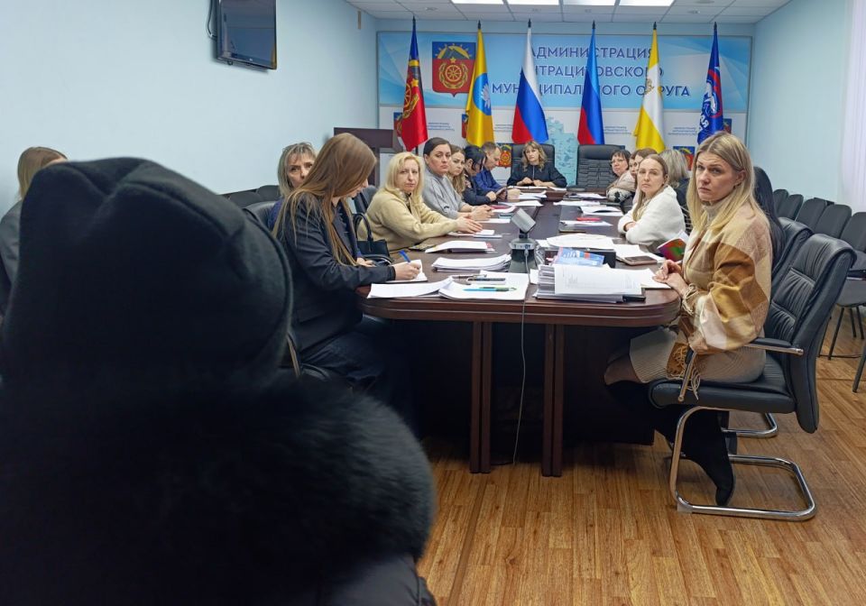 В Администрации Антрацитовского МО состоялось очередное заседание комиссии по делам несовершеннолетних и защите их прав, на котором рассмотрено 28 административных дел: по части 1 статьи 6.10 КоАП РФ (вовлечение... В Администрации Антрацитовского МО состоялось очередное заседание комиссии по делам несовершеннолетних и защите их прав, на котором рассмотрено 28 административных дел: по части 1 статьи 6.10 КоАП РФ (вовлечение...