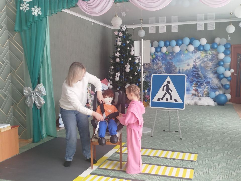 В Ровеньковских образовательных учреждениях прошли мероприятия по безопасности на дороге В Ровеньковских образовательных учреждениях прошли мероприятия по безопасности на дороге