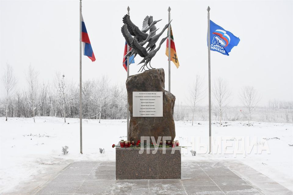 В Первомайске состоялась церемония возложения цветов к памятному знаку «Журавли» В Первомайске состоялась церемония возложения цветов к памятному знаку «Журавли»